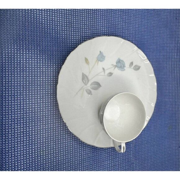 Jonas Roberts #542 Blue Tea Rose Round Snack Plates W/ Cups 8 Piece Set 9" - Picture 7 of 16